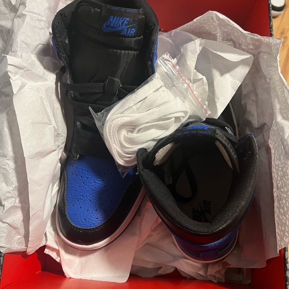 Air jordan retro 1 royals to sell 259$ used like new with box 9.5 men - Picture 4 of 5
